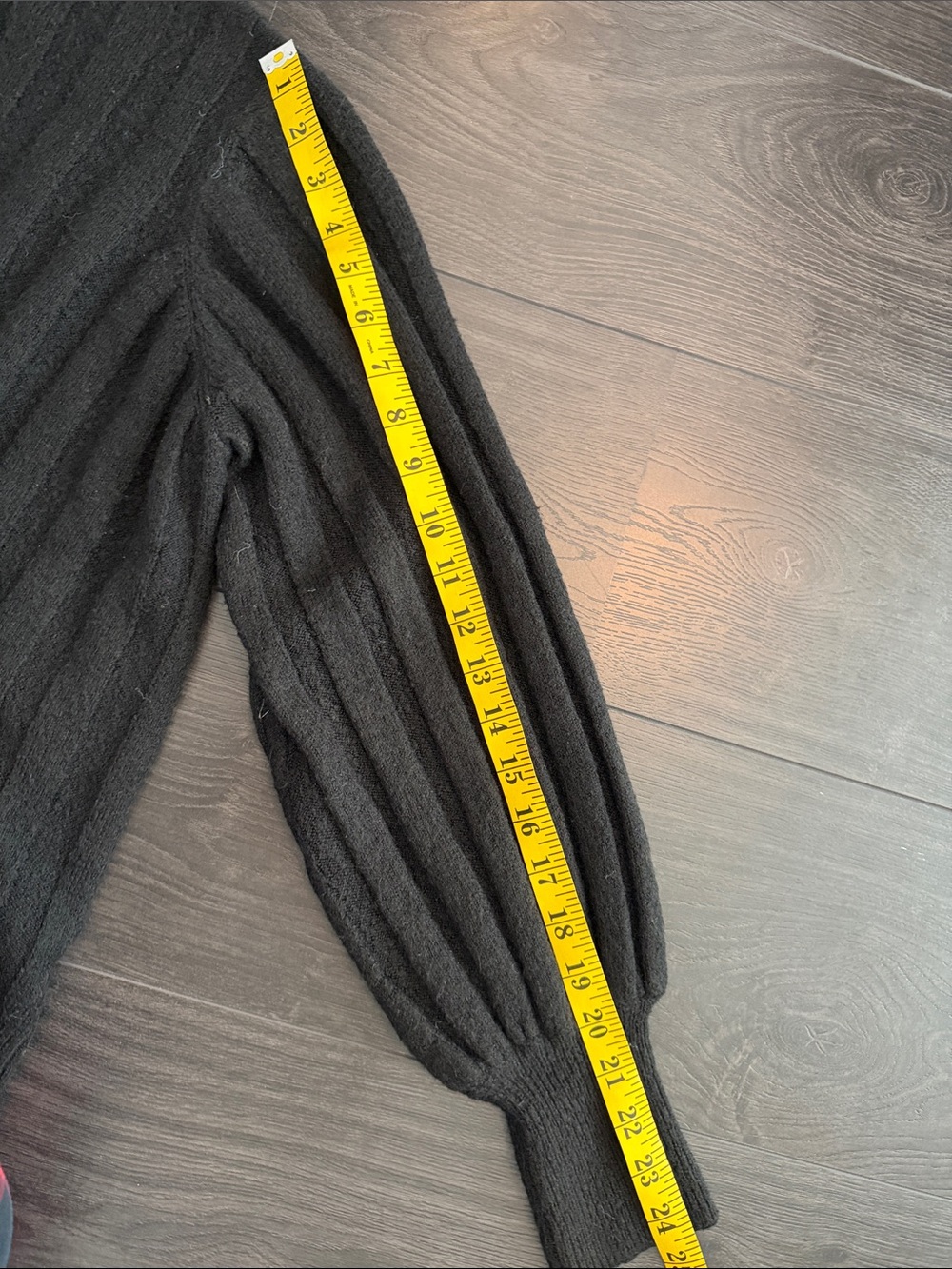 Vero Moda - Classic Black Ribbed Crewneck Sweater with Balloon Sleeve - Picture 7 of 7